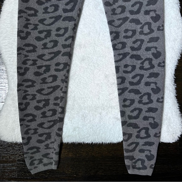 Barefoot Dreams CozyChic Ultra Lite Leopard Leggings in Medium Graphite Gray - Picture 9 of 14